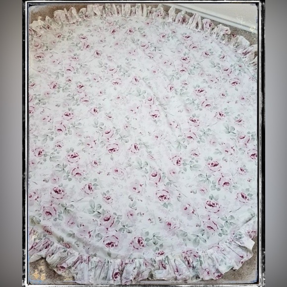 rachel ashwell Other - RACHEL ASHWELL SIMPLY SHABBY CHIC ROSALIE ROUND 70” TABLECLOTH LIKE NEW